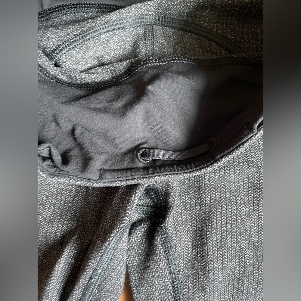 Lululemon Gray High-Rise Leggings | Textured Knit | Back Zip Pocket | Size 2 - Picture 4 of 7